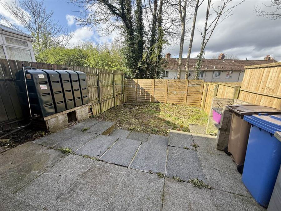 21 Knockmount Gardens