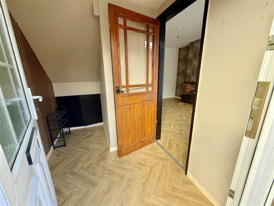 21 Knockmount Gardens