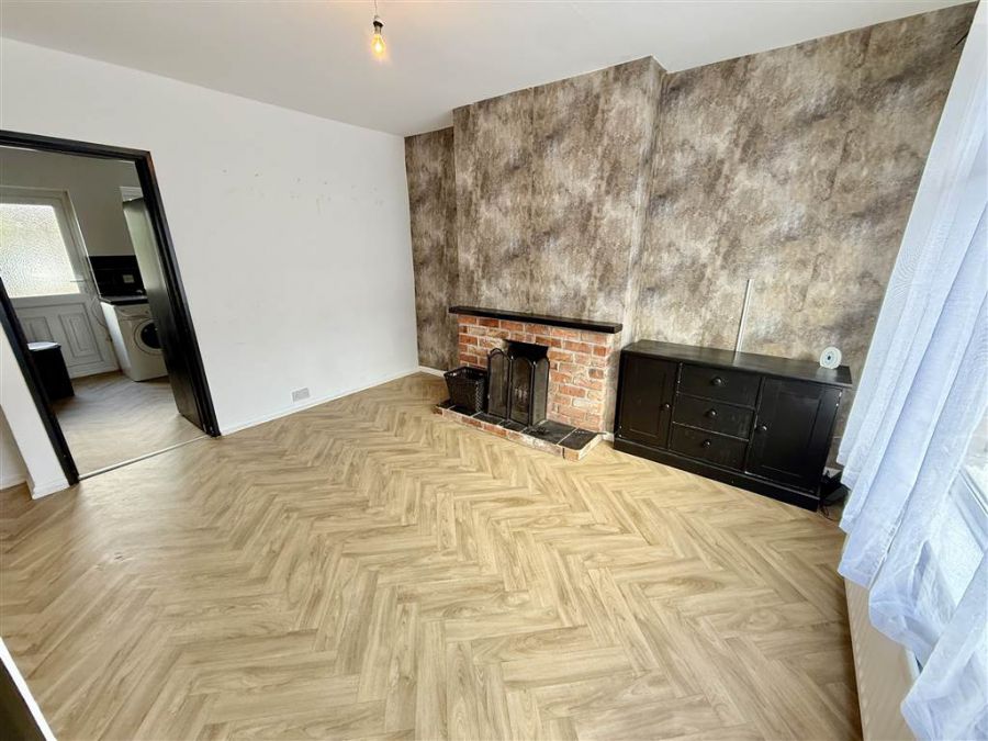 21 Knockmount Gardens