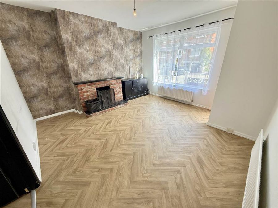 21 Knockmount Gardens