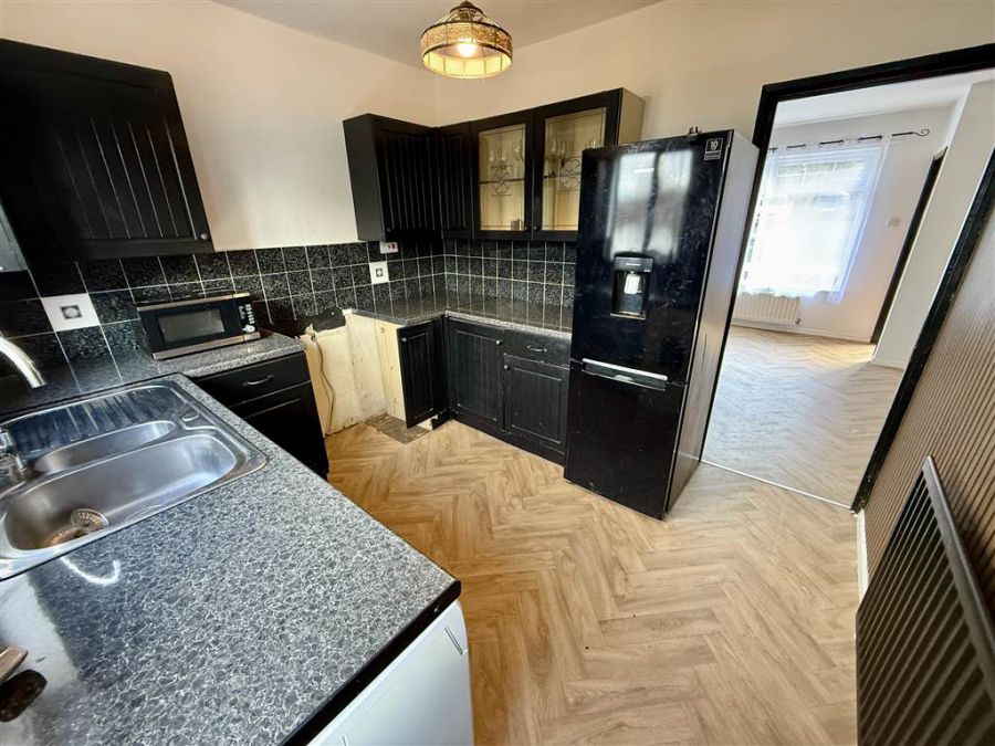 21 Knockmount Gardens