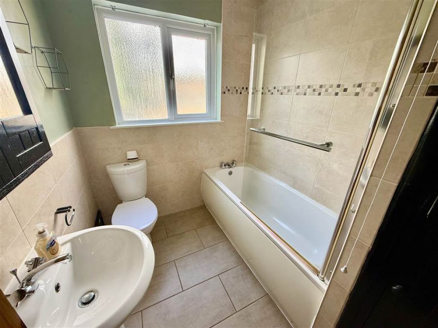 21 Knockmount Gardens