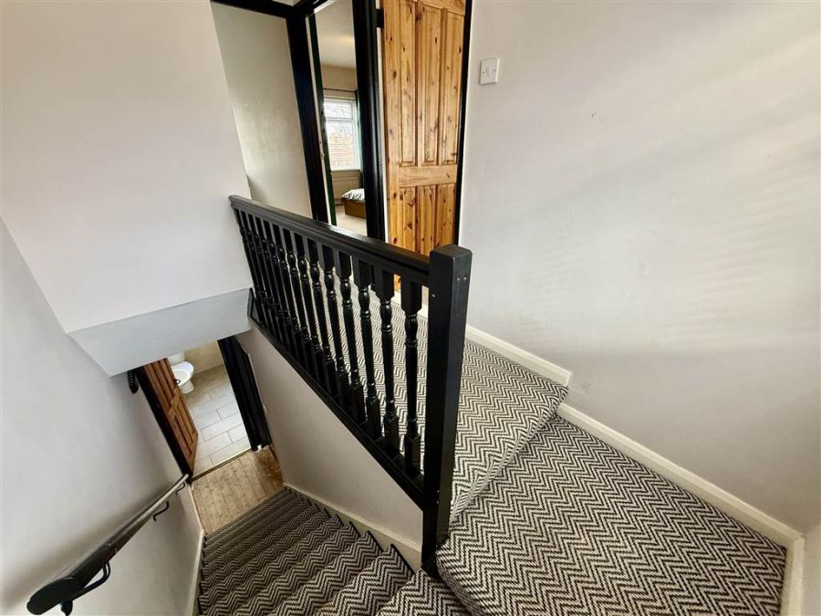 21 Knockmount Gardens