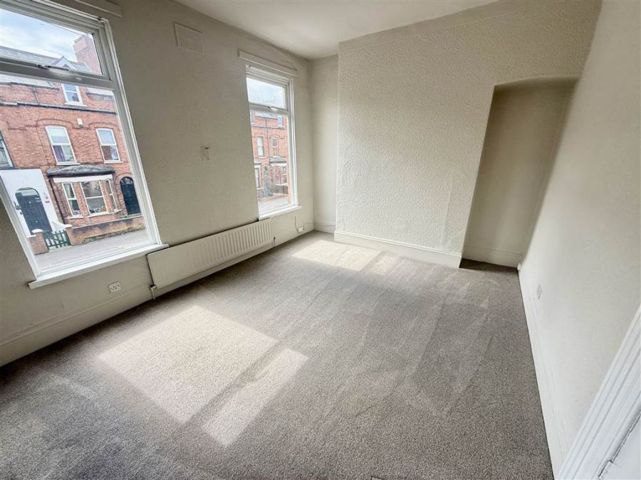 260 Ravenhill Avenue