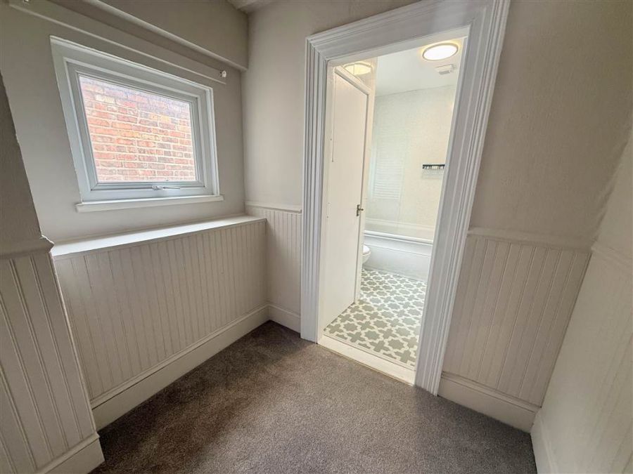 260 Ravenhill Avenue