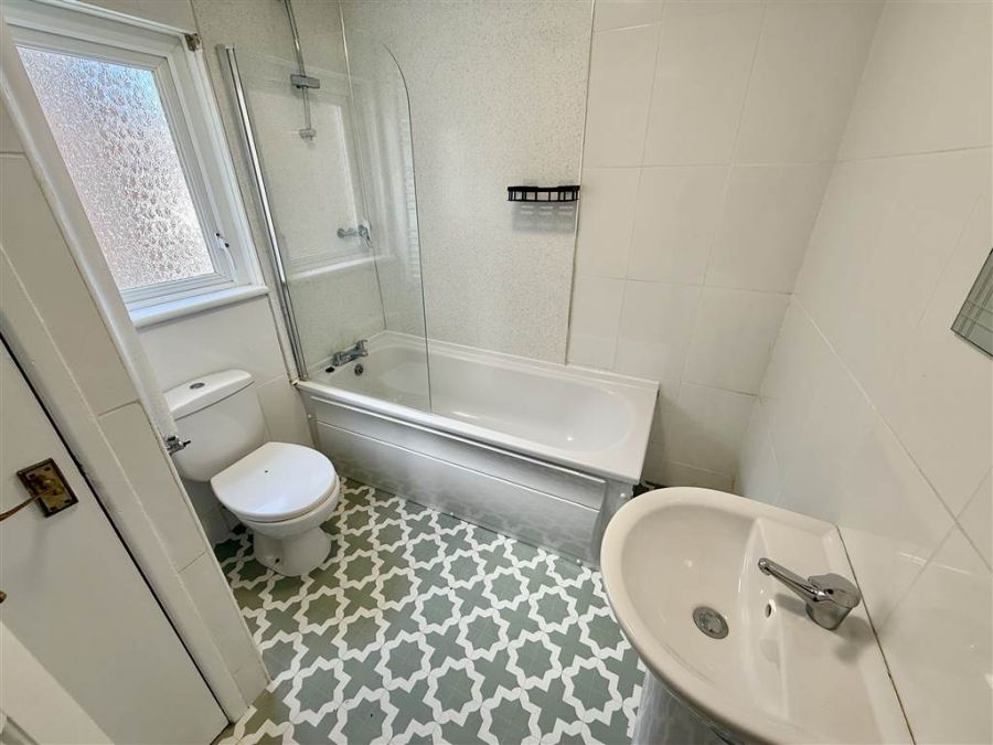 260 Ravenhill Avenue