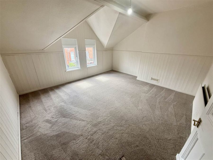 260 Ravenhill Avenue