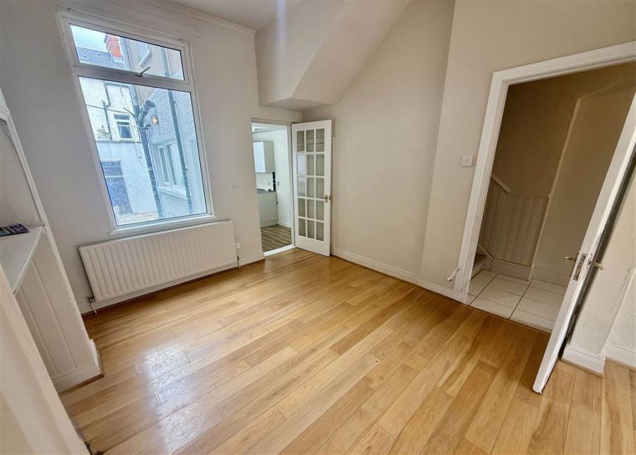 260 Ravenhill Avenue