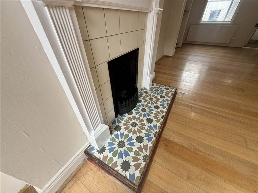 260 Ravenhill Avenue