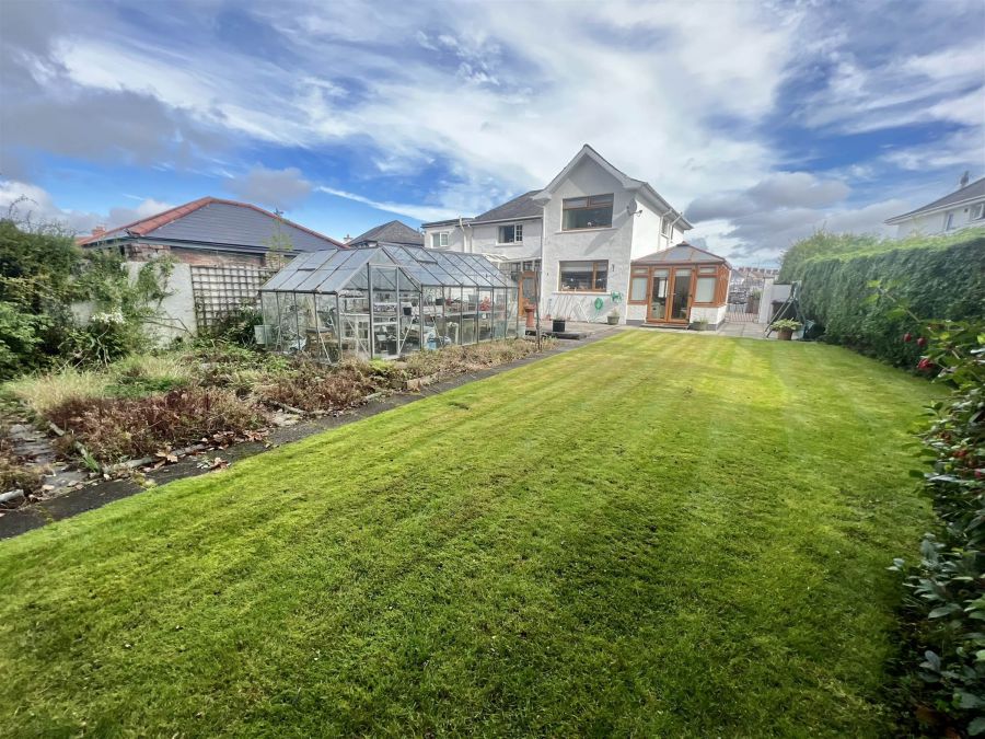 24 Earl Haig Park
