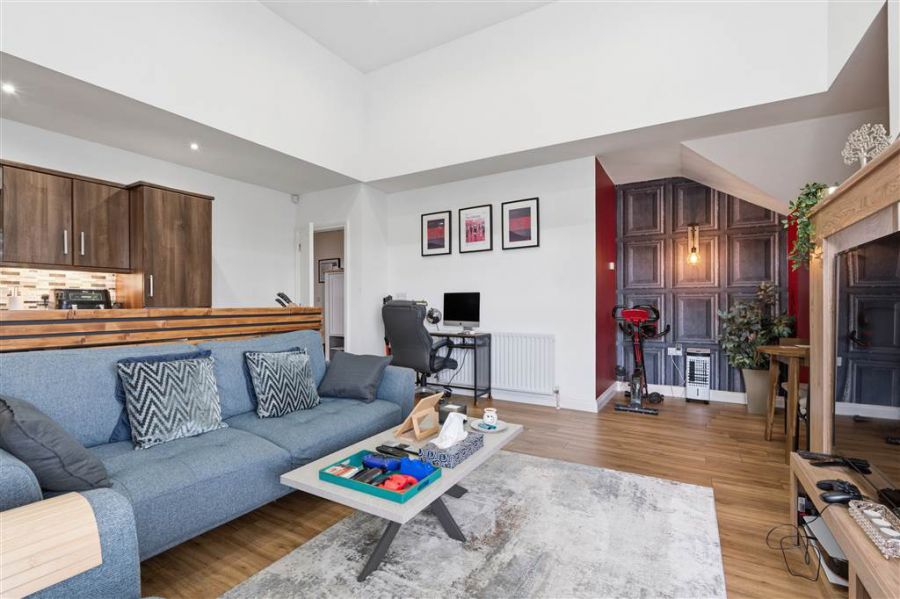 17 Rossdale Manor