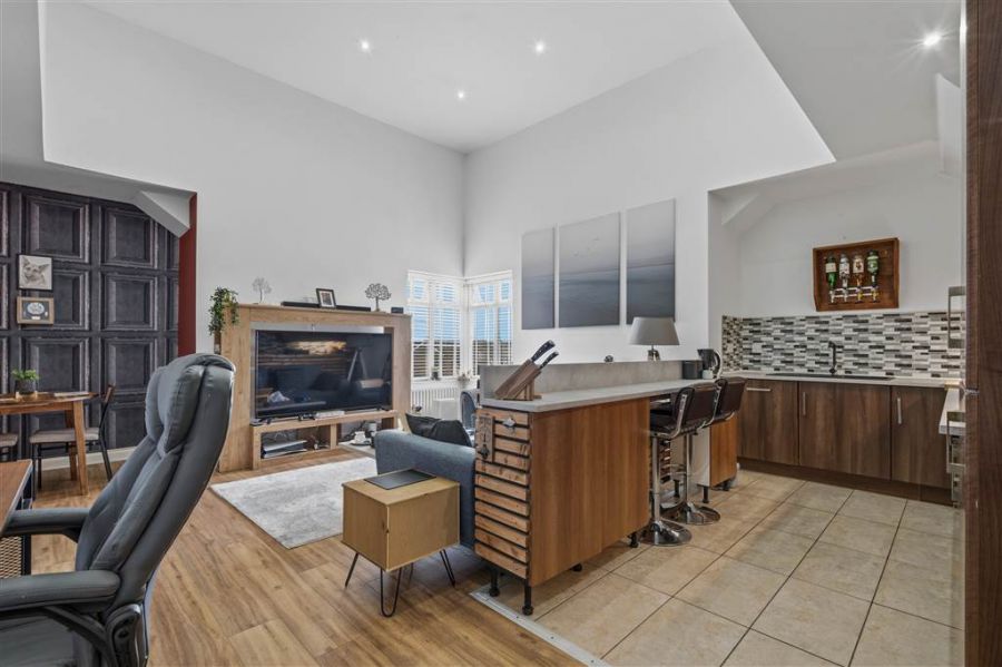 17 Rossdale Manor