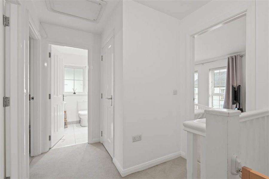 8 Foxton Wood Square