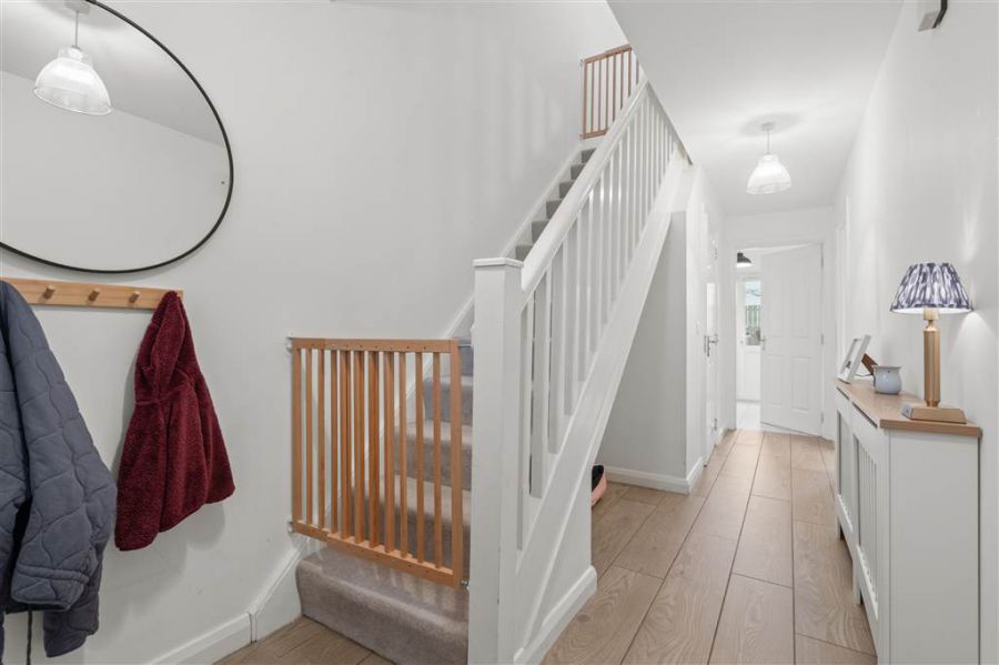 8 Foxton Wood Square