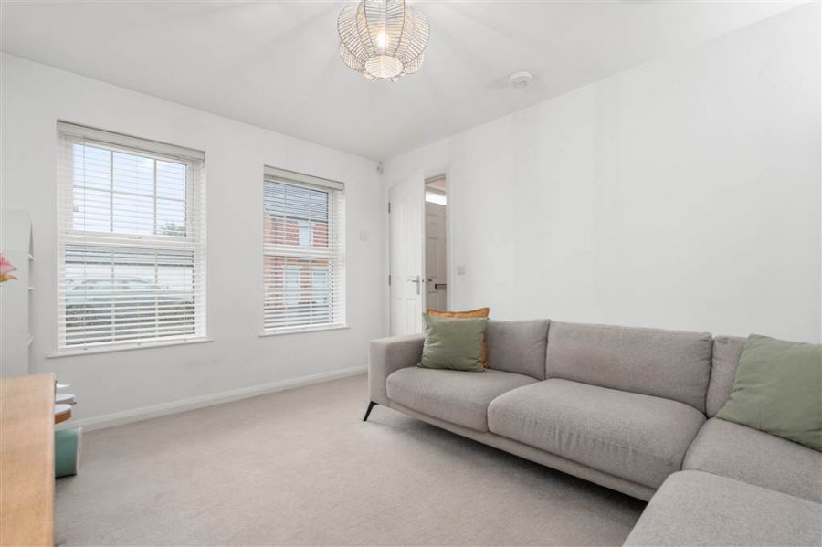 8 Foxton Wood Square