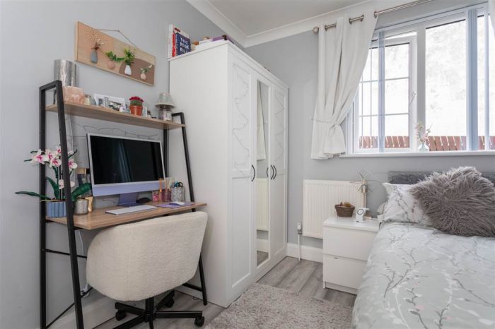 26a Montague Park