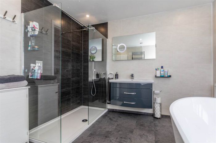 26a Montague Park