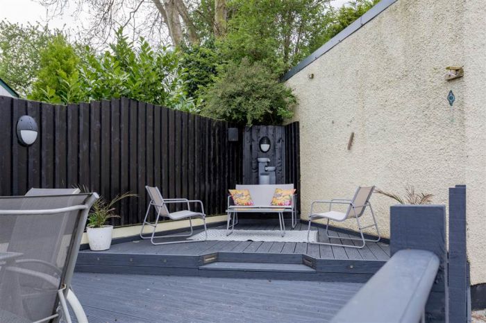 26a Montague Park