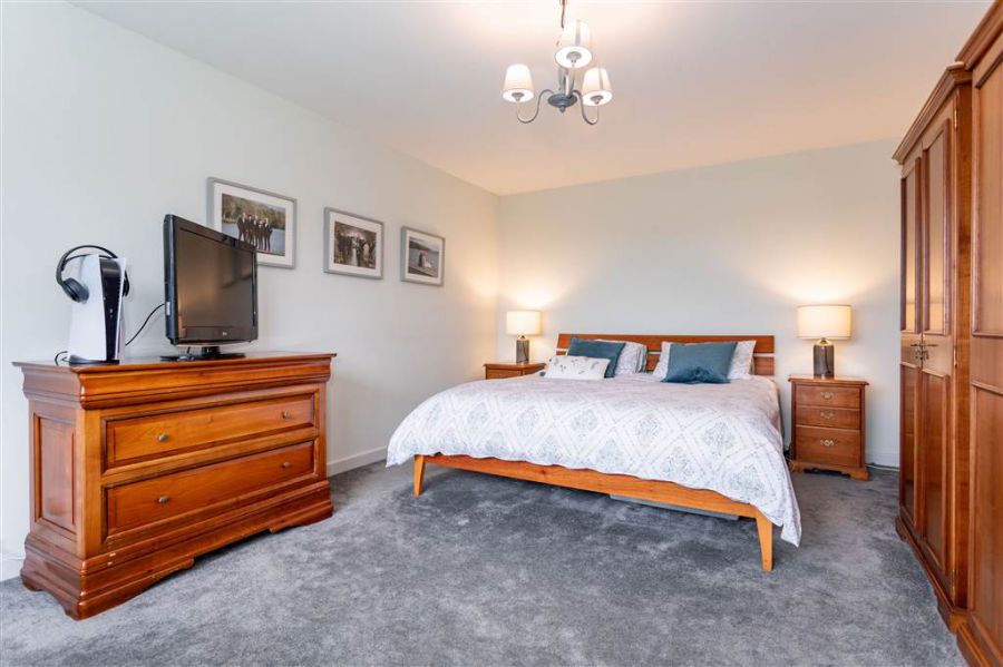 8 Cranfield Road