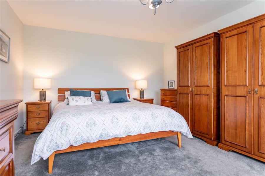 8 Cranfield Road