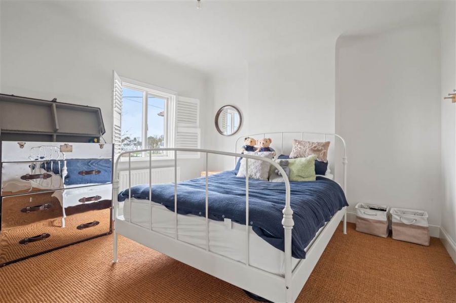 4 Ballyloughan Avenue