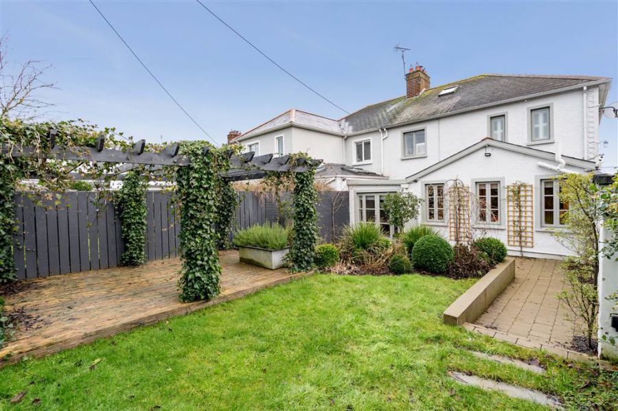 4 Ballyloughan Avenue