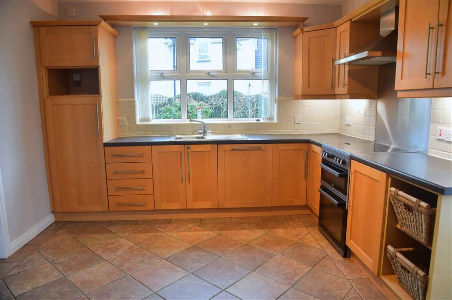 28 Tullymore Dale
