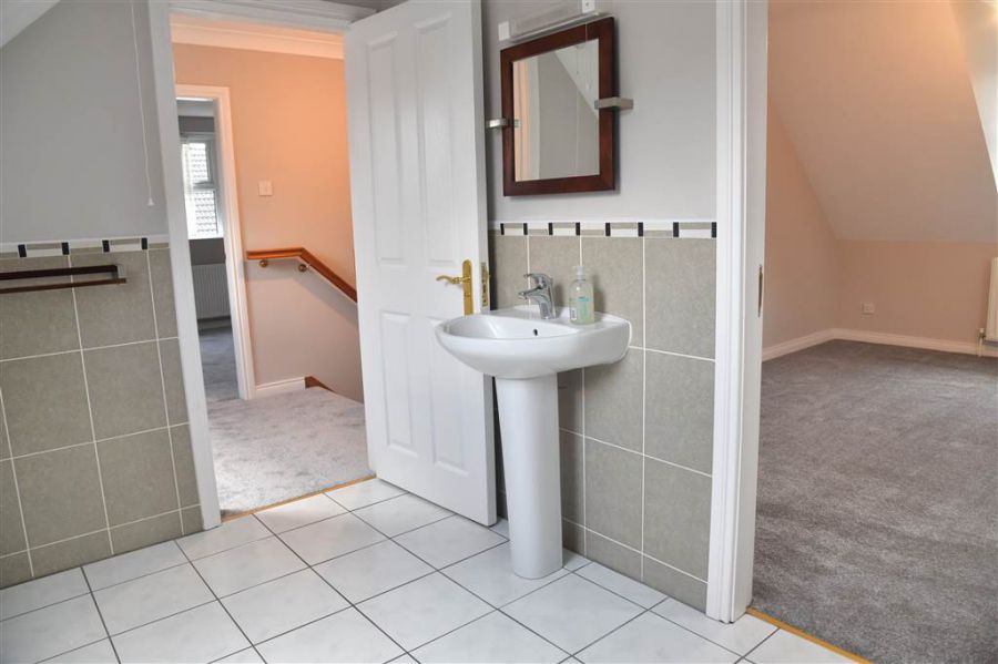 28 Tullymore Dale