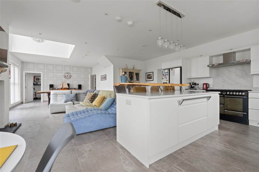 10 Ballee Road East