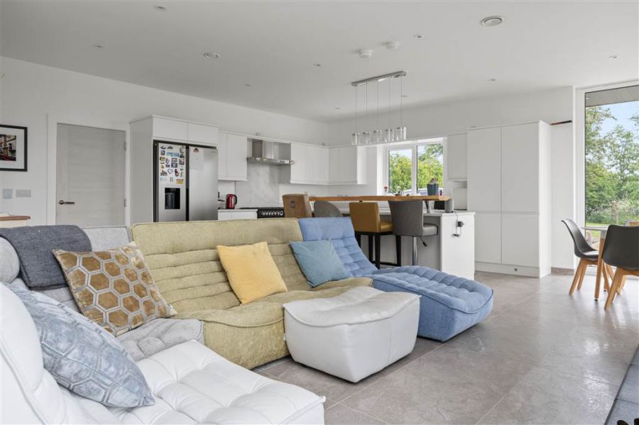 10 Ballee Road East