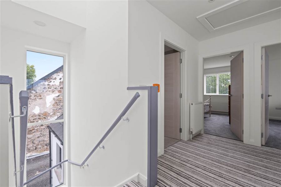 10 Ballee Road East