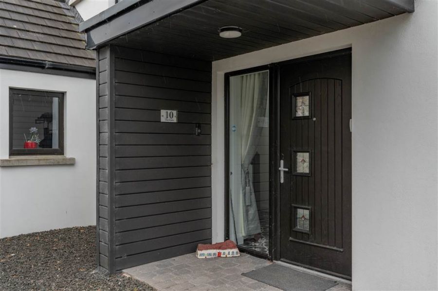 10 Ballee Road East