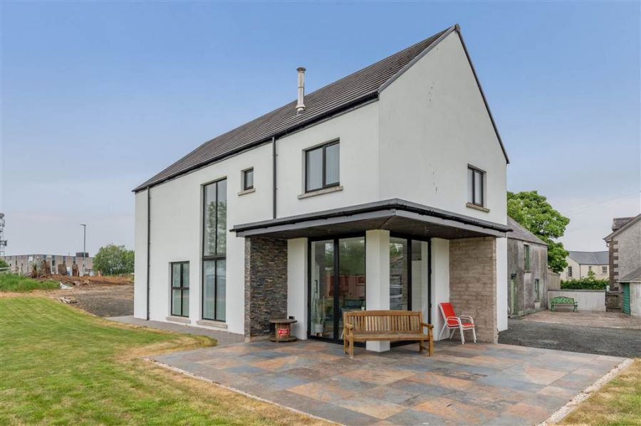 10 Ballee Road East