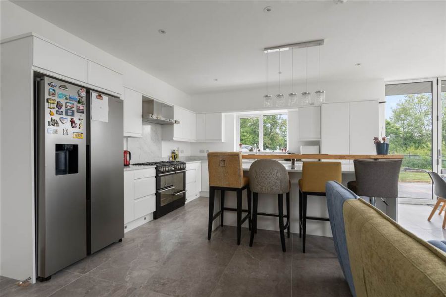 10 Ballee Road East