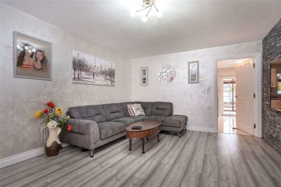 23 Frys Meadow