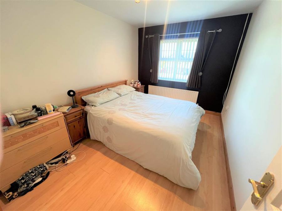 8 Lindara Park