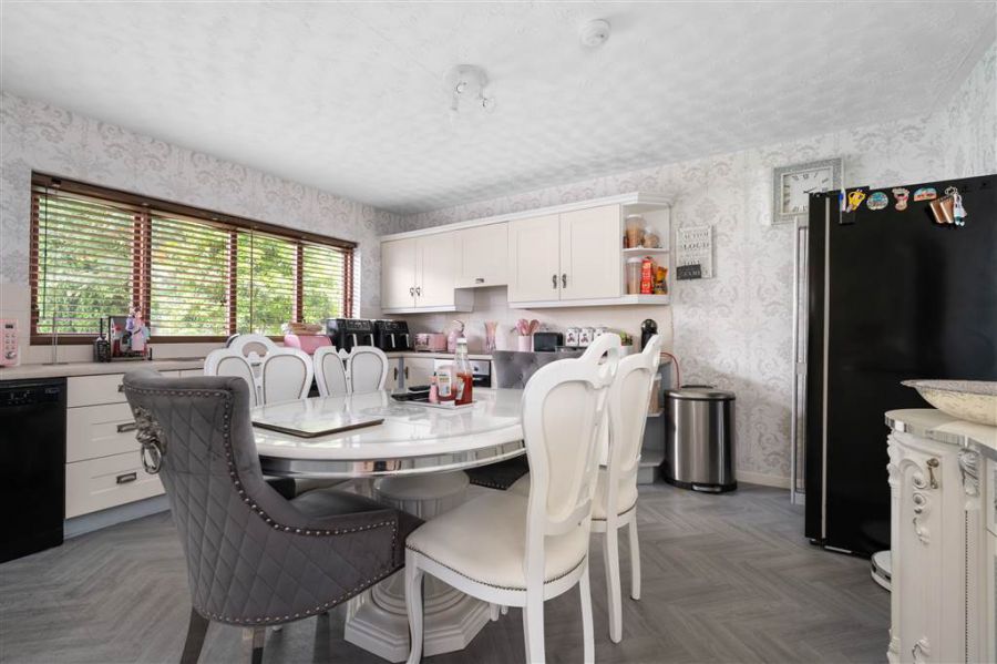 63 Thornbrooke