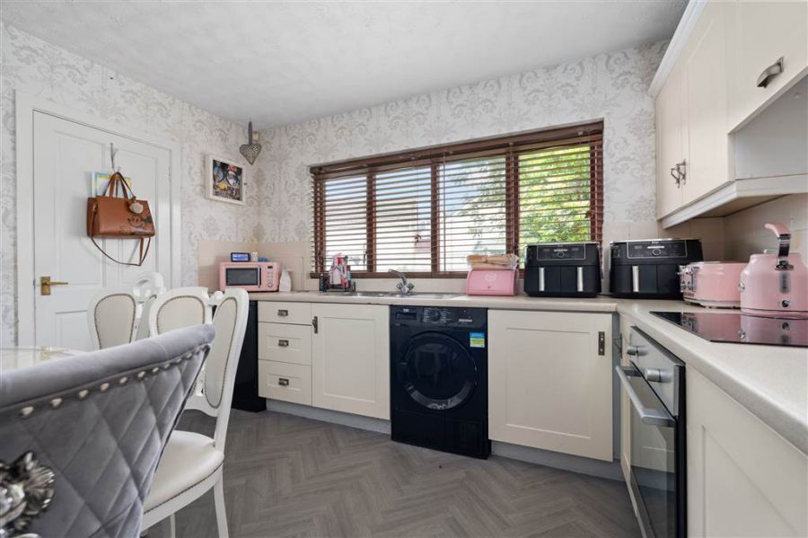 63 Thornbrooke