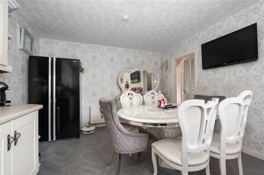 63 Thornbrooke