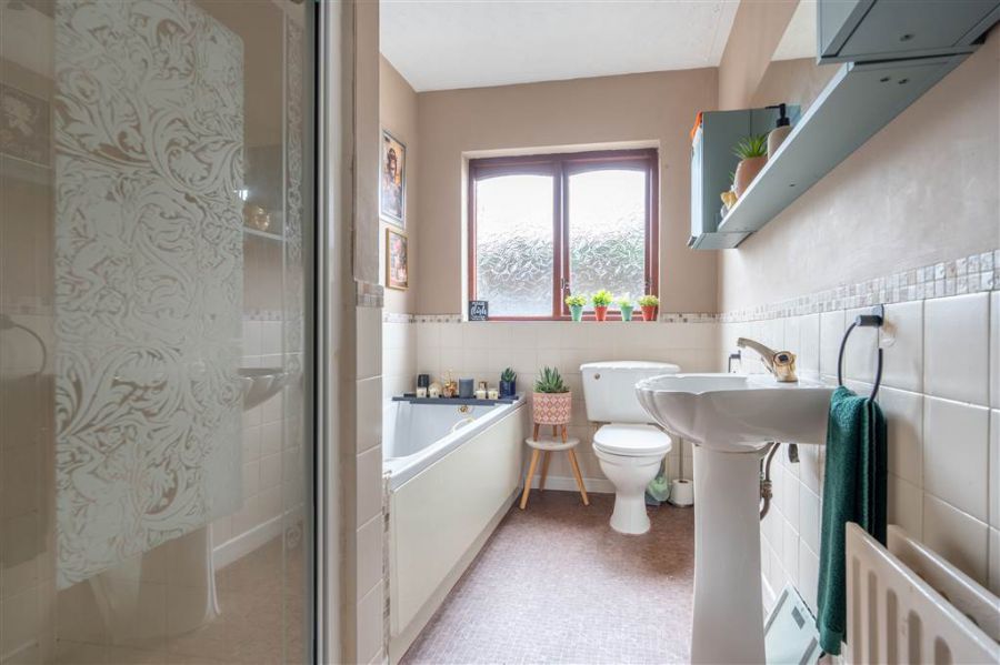 63 Thornbrooke