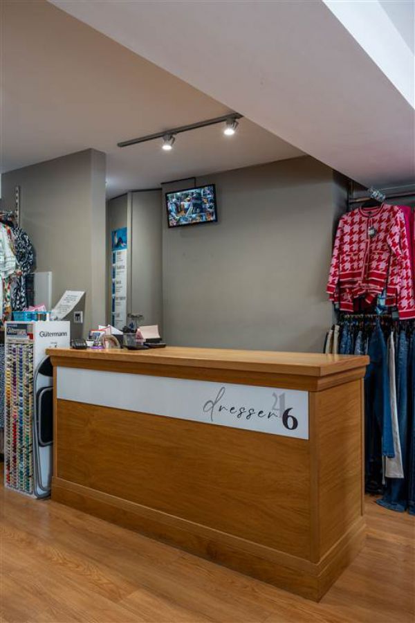 Dresser 46, 46 Main Street