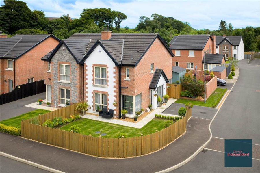 43 Haughtons Hall, cullybackey, BT42 1FT