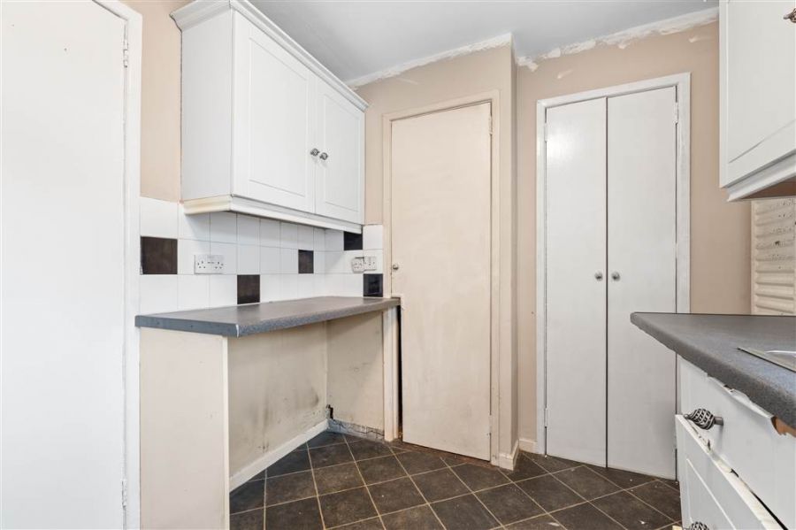 48d Broadway Avenue