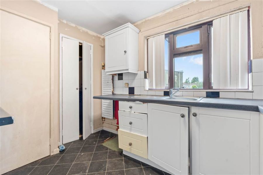 48d Broadway Avenue
