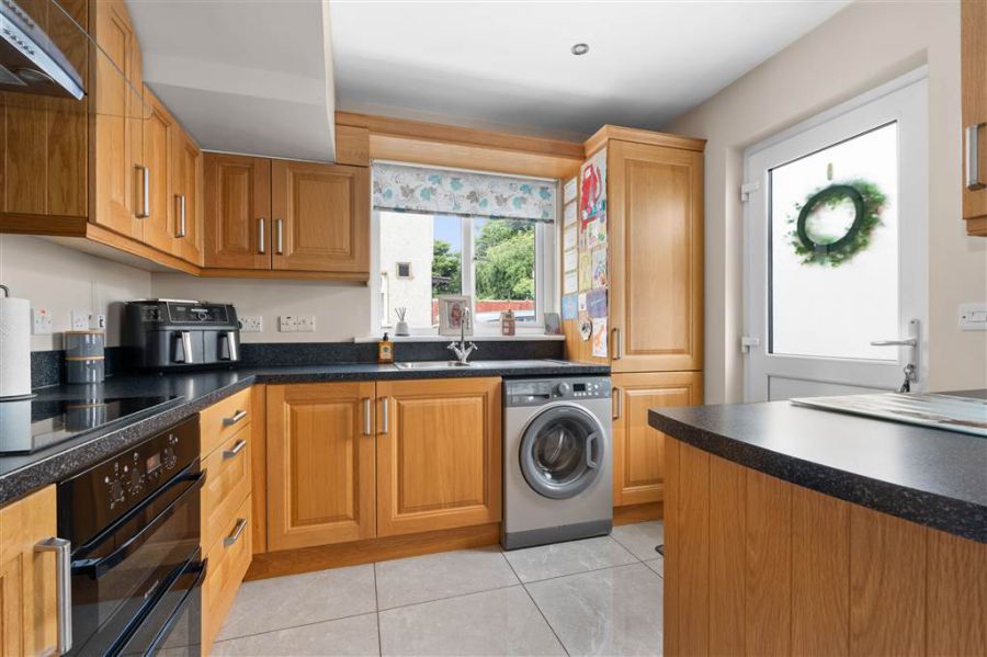 25 Tullymore Park