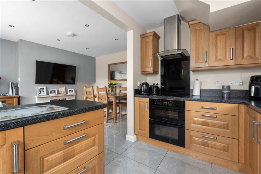25 Tullymore Park