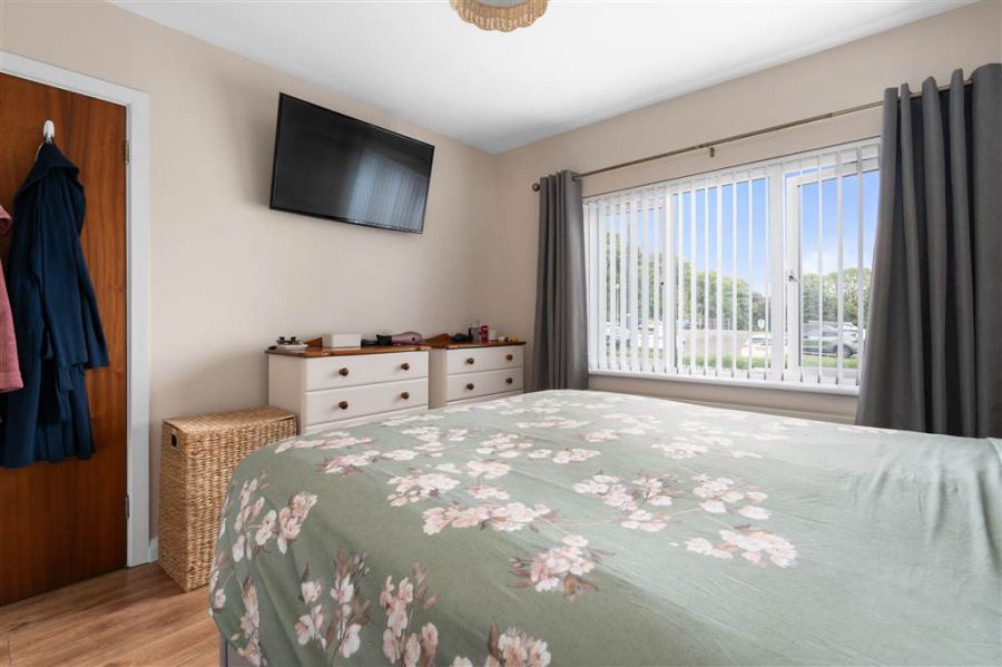 25 Tullymore Park