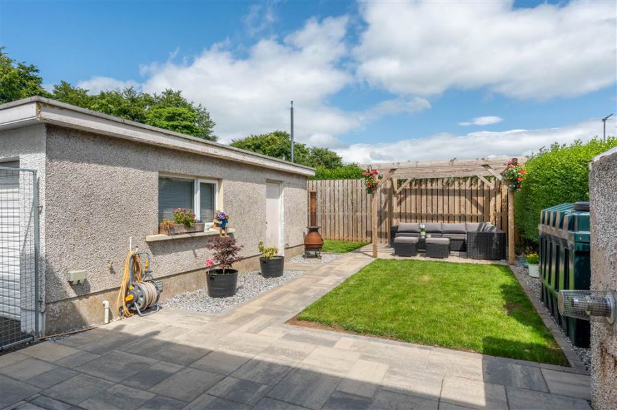 25 Tullymore Park