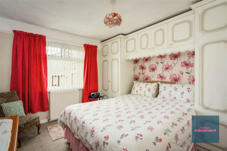 13 Wood Green Avenue