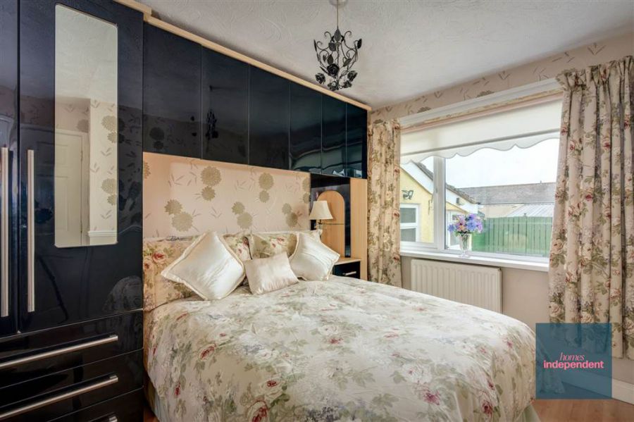 13 Wood Green Avenue